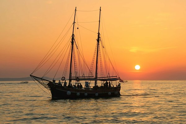 Quelles croisières permettent de suivre des cours de navigation à l'ancienne avec des marins expérimentés?